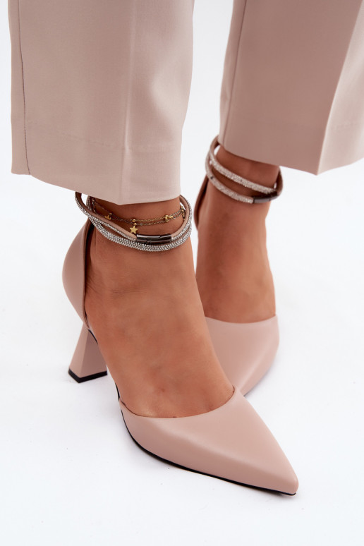 Scarpe beige con tacco basso e cinturini lucidi Vinceza 62283