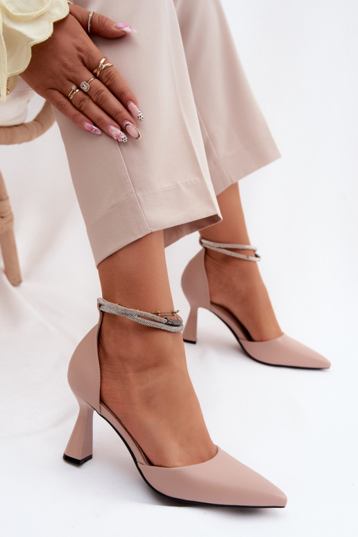 Scarpe beige con tacco basso e cinturini lucidi Vinceza 62283