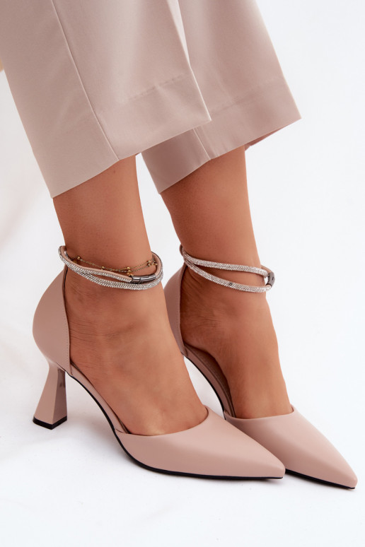Scarpe beige con tacco basso e cinturini lucidi Vinceza 62283