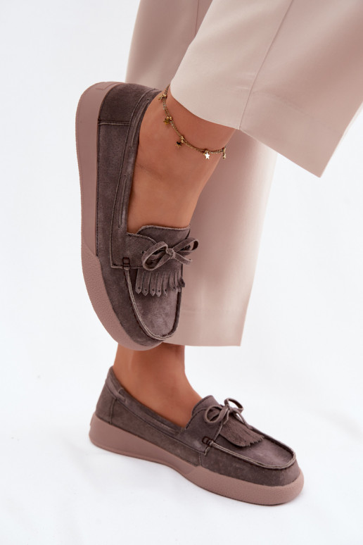 Mocassini in ecopelle scamosciata da donna con fiocchi e frange Vinceza 93223 in marrone