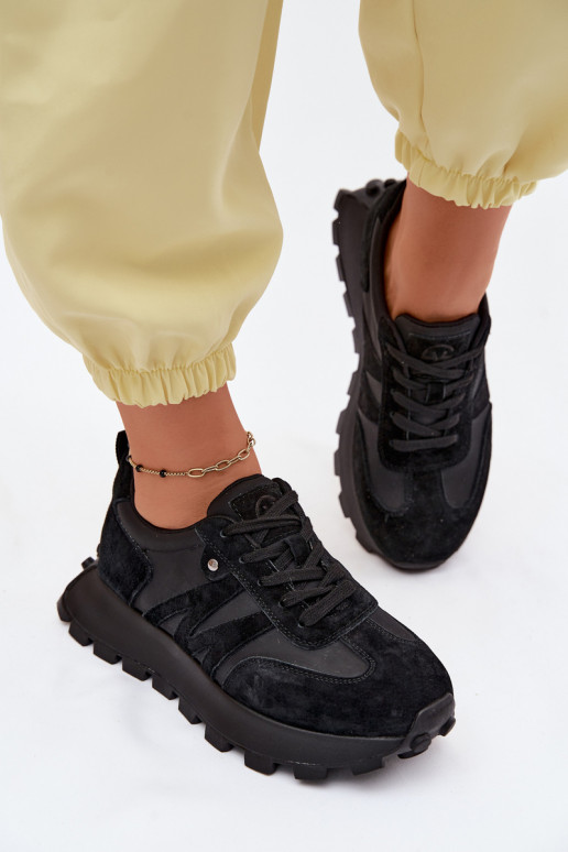 Pelle dalla pelle scamosciata Scarpe modello sneakers Femminile con una piattaforma Vinceza 41520 colore nero