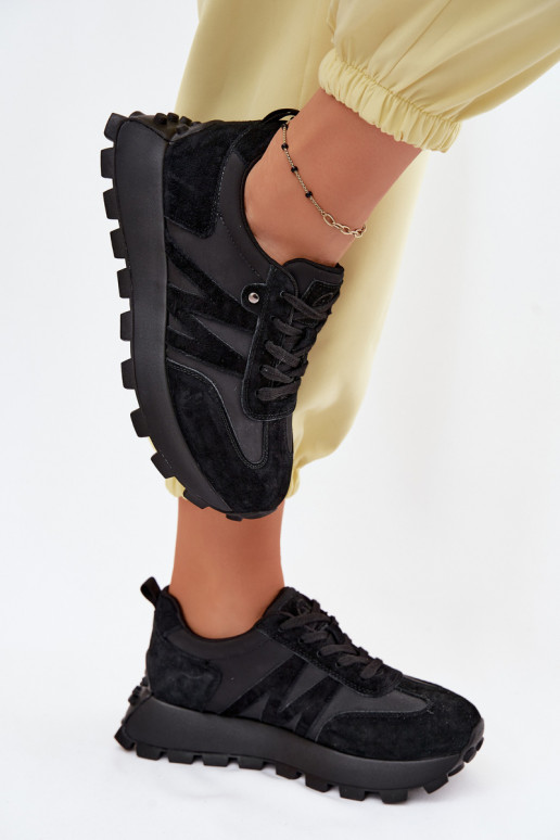 Pelle dalla pelle scamosciata Scarpe modello sneakers Femminile con una piattaforma Vinceza 41520 colore nero