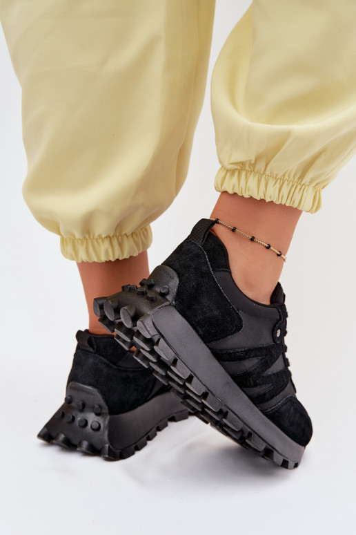 Pelle dalla pelle scamosciata Scarpe modello sneakers Femminile con una piattaforma Vinceza 41520 colore nero