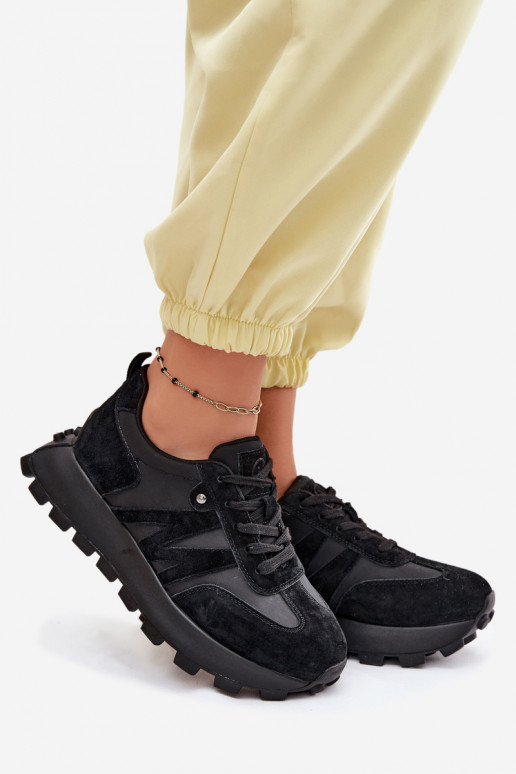 Pelle dalla pelle scamosciata Scarpe modello sneakers Femminile con una piattaforma Vinceza 41520 colore nero