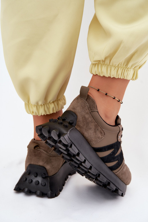 Pelle dalla pelle scamosciata Scarpe modello sneakers Femminile con una piattaforma Vinceza 41520 colore kaki