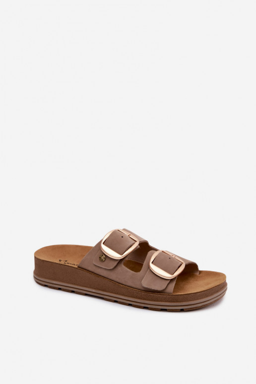 Pantofole in pelle con fibbie color sabbia