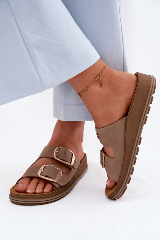 Pantofole in pelle con fibbie color sabbia