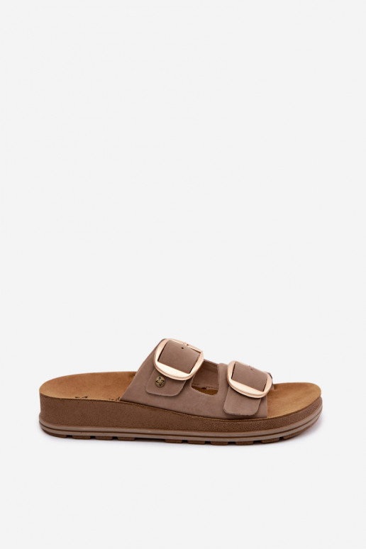 Pantofole in pelle con fibbie color sabbia