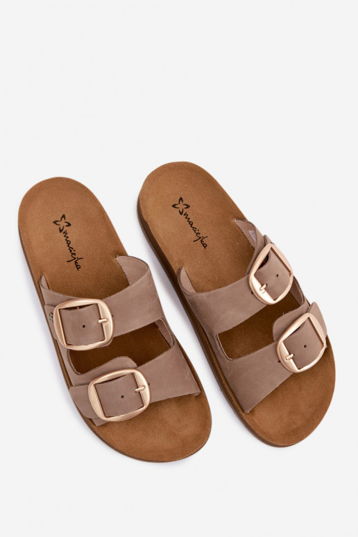 Pantofole in pelle con fibbie color sabbia