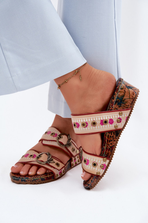 Pelle Elegantellato Pantofole da donna con una piattaforma Deveciejka K7406-04 Colori differenti