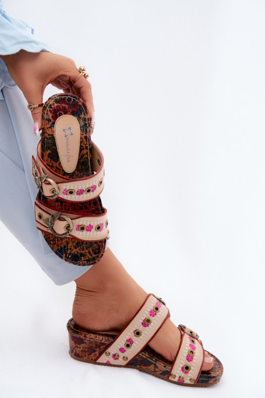 Pelle Elegantellato Pantofole da donna con una piattaforma Deveciejka K7406-04 Colori differenti