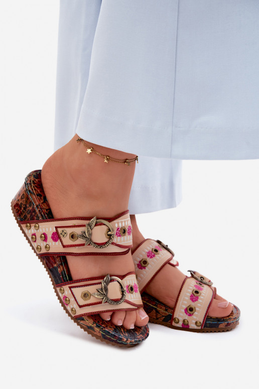 Pelle Elegantellato Pantofole da donna con una piattaforma Deveciejka K7406-04 Colori differenti