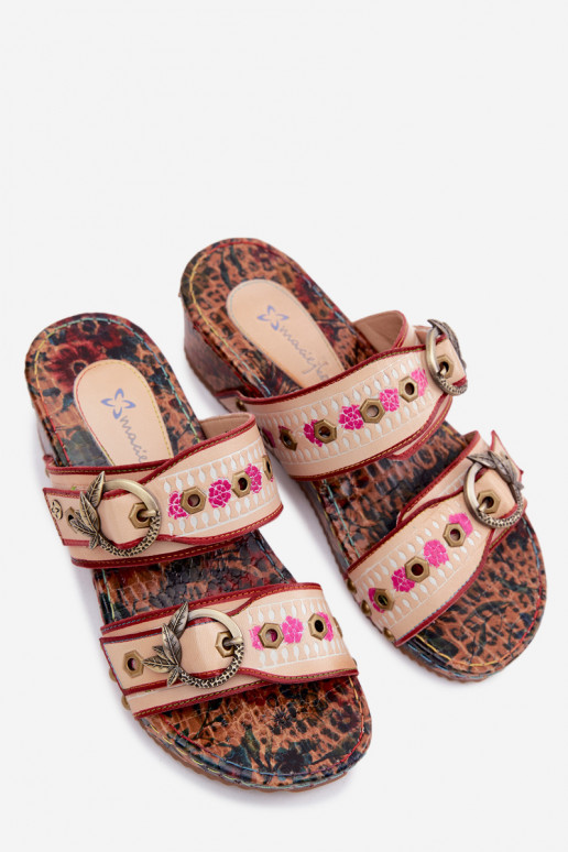 Pelle Elegantellato Pantofole da donna con una piattaforma Deveciejka K7406-04 Colori differenti