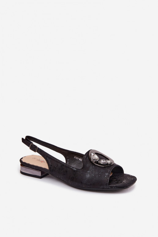Sandali piatti per donna con ornamenti in nero