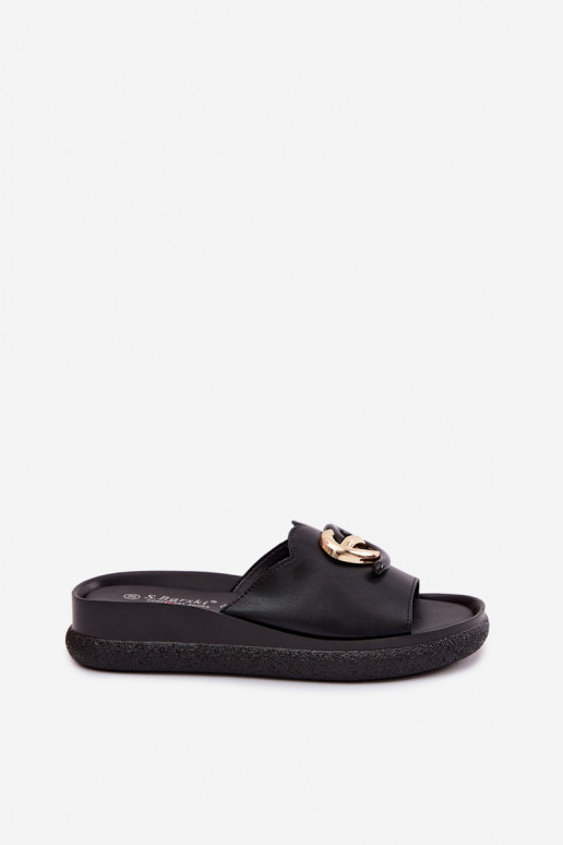 Ciabatte in pelle con dettagli decorativi in nero
