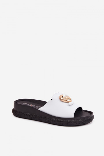 Ciabatte in pelle con dettagli decorativi in bianco 2