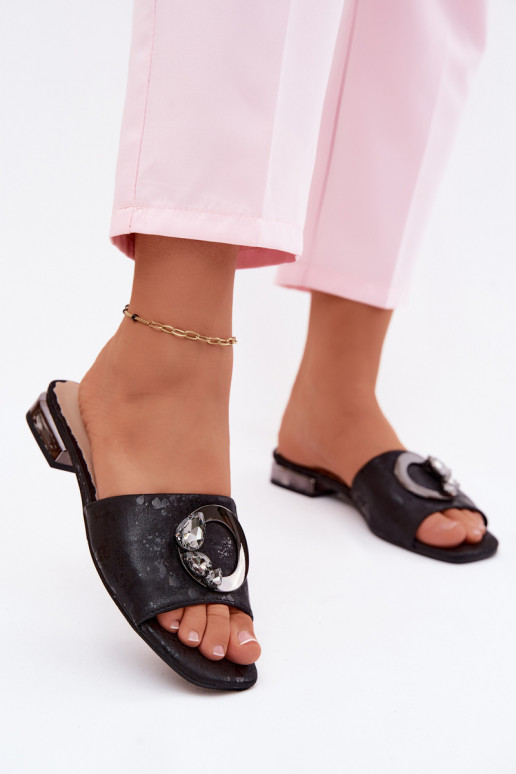 Pantofole da donna con tacchi larghi con ornamenti KV61-6025 colore nero