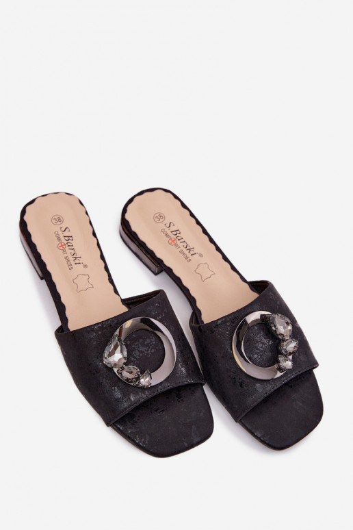 Pantofole da donna con tacchi larghi con ornamenti KV61-6025 colore nero