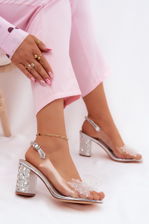 sandali con i tacchi con gli occhi lucenti SiateczkoAa con nastri D&A MR61-9010 color argento