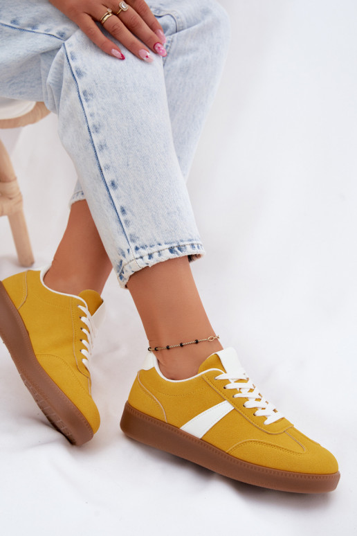 Sneakers con imitazione di camoscio giallo Calira
