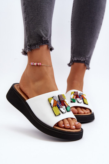 Infradito in pelle da donna con ornamenti bianchi Asames