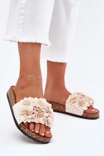 Pantofole color sabbia su suola di sughero con motivi floreali decorativi Seleneza