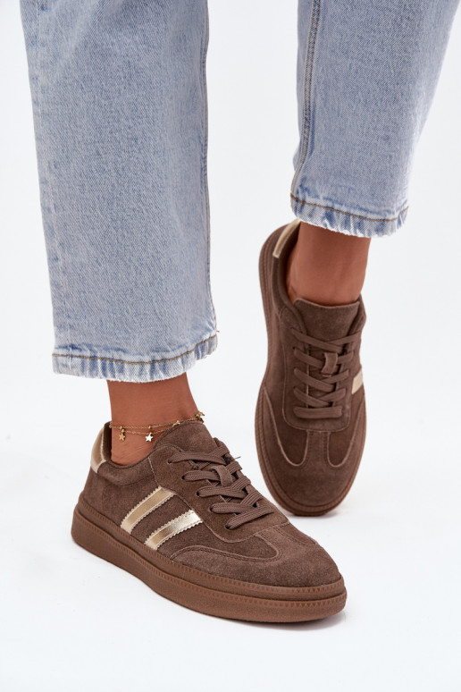 Scarpe modello sneakers Femminile dalla pelle scamosciata con una piattaforma colore marrone Sylviona