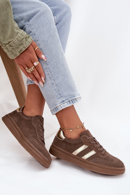 Scarpe modello sneakers Femminile dalla pelle scamosciata con una piattaforma colore marrone Sylviona