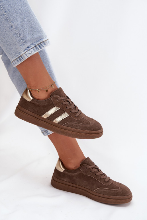 Scarpe modello sneakers Femminile dalla pelle scamosciata con una piattaforma colore marrone Sylviona