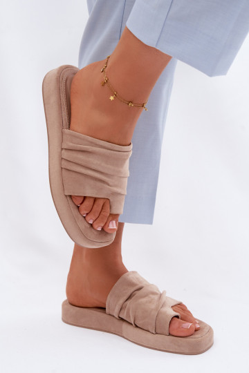 Pantofole da donna color sabbia con rouches Gelmira