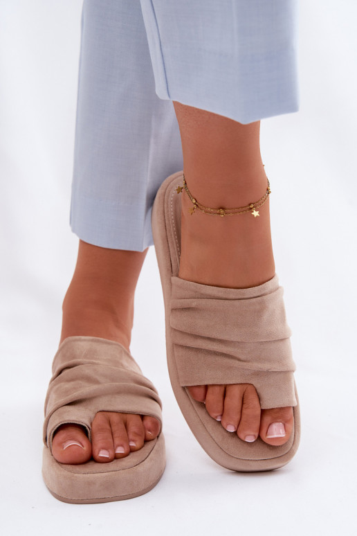 Pantofole da donna color sabbia con rouches Gelmira
