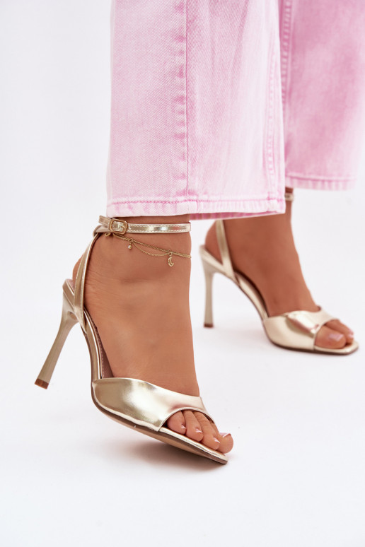 Sandali da donna dorati con tacchi sottili in ecopelle Olissey