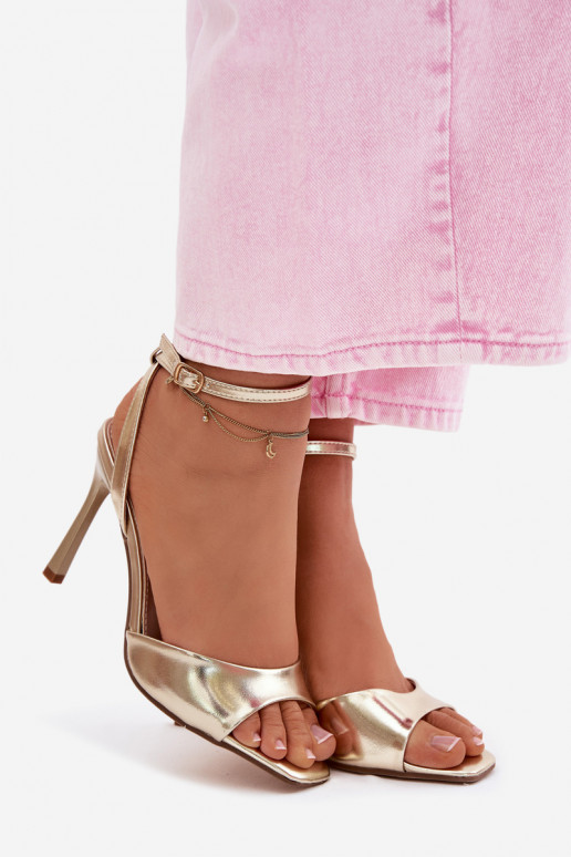 Sandali da donna dorati con tacchi sottili in ecopelle Olissey