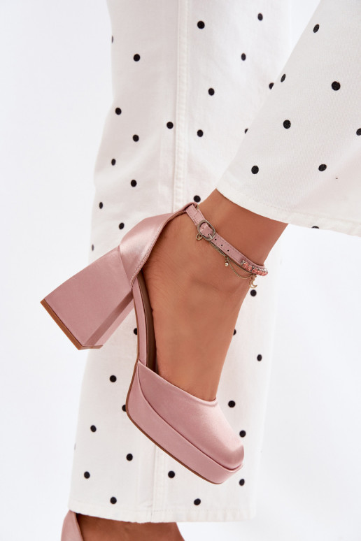 Sandali color champagne con tacco e finitura in satin Calistae