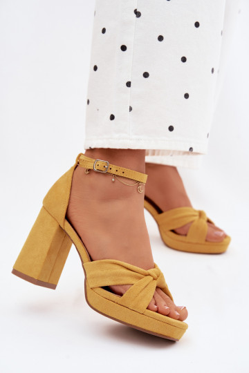 Sandali gialli con tacco alto in suede sintetico Rosetta 2