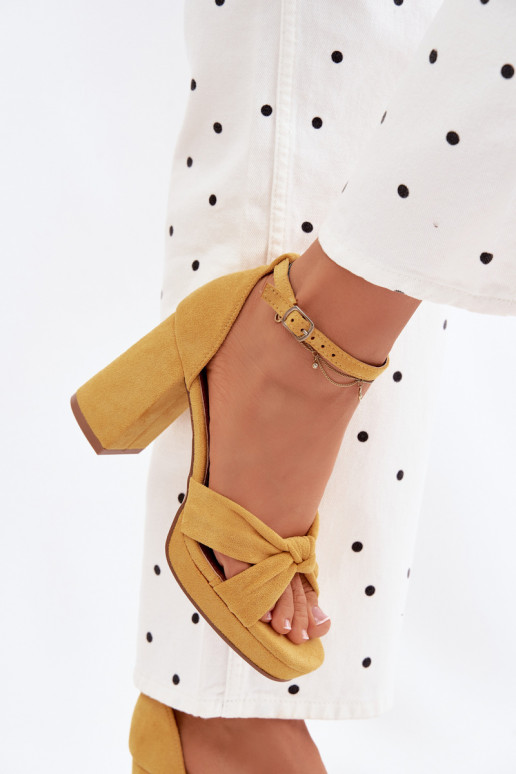 Sandali gialli con tacco alto in suede sintetico Rosetta