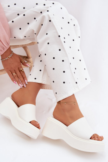 Pantofole da donna con una piattaforma Colore bianco Virelia