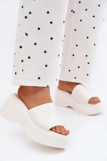 Pantofole da donna con una piattaforma Colore bianco Virelia 2