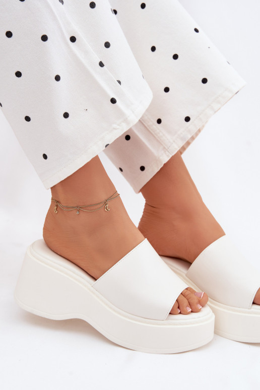 Pantofole da donna con una piattaforma Colore bianco Virelia