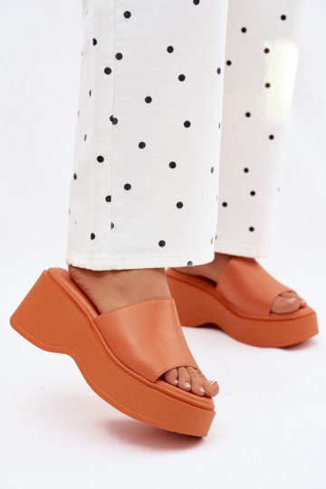 Pantofole da donna con una piattaforma colore arancione Virelia 2