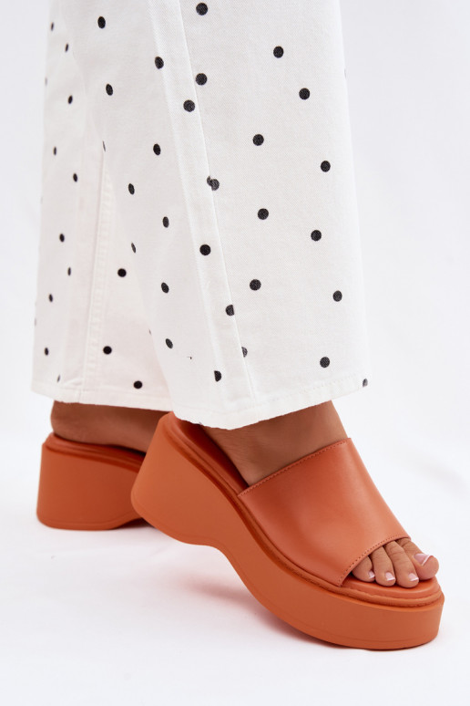 Pantofole da donna con una piattaforma colore arancione Virelia
