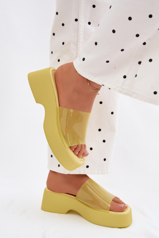 Pantofole da donna con una piattaformaTransparentnym Strisceem colore giallo Selestia