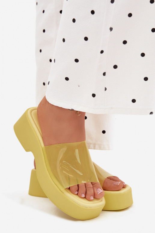Pantofole da donna con una piattaformaTransparentnym Strisceem colore giallo Selestia