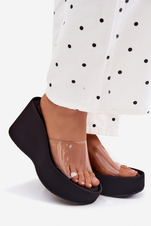 Pantofole da donna con una piattaformaTransparentnym Strisceem colore nero Zolretia