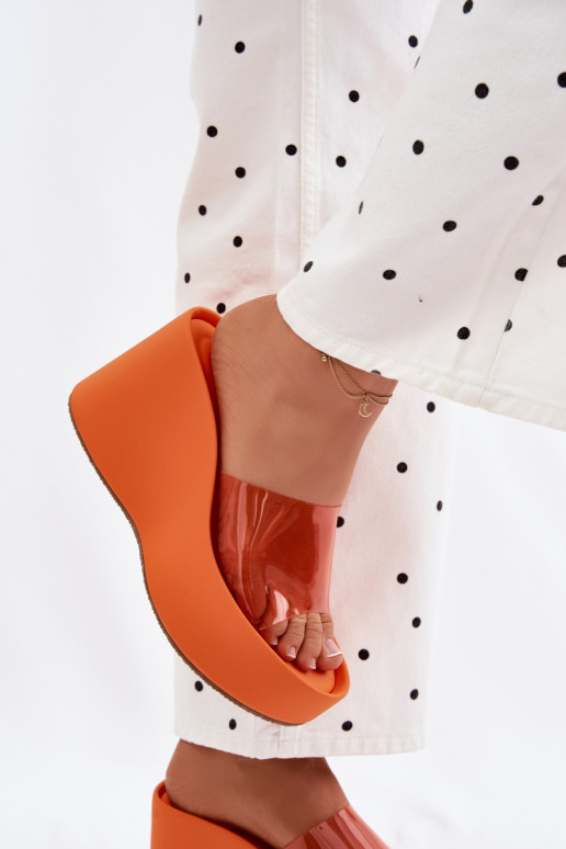Pantofole da donna con una piattaformaTransparentnym Strisceem colore arancione Zolretia