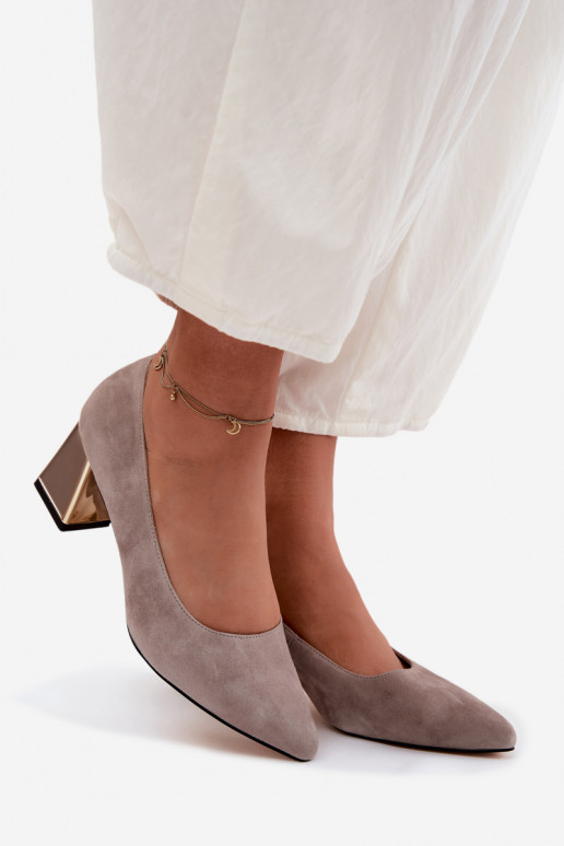 Décolleté in suede sintetico color sabbia Vinceza 66921