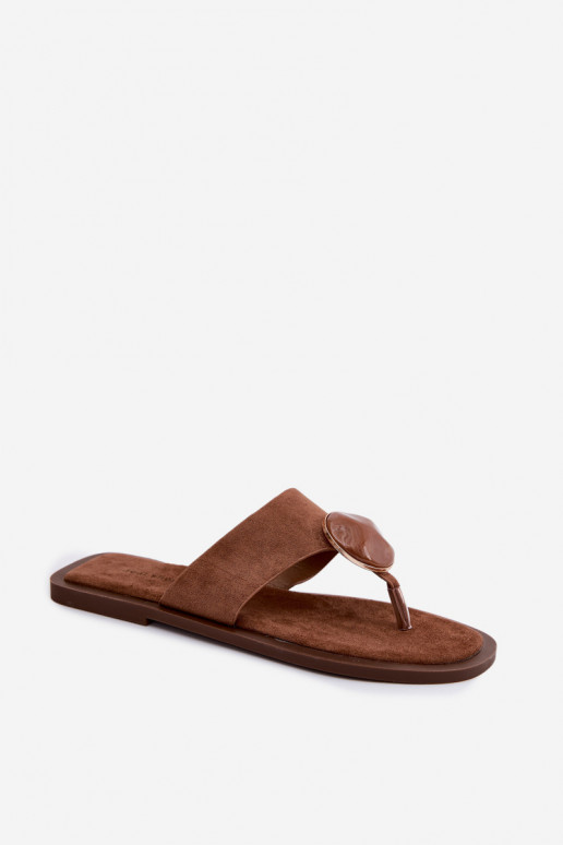 Pantofole piatte marroni con ornamenti in suede sintetico Selvessa