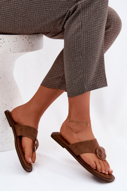 Pantofole piatte marroni con ornamenti in suede sintetico Selvessa