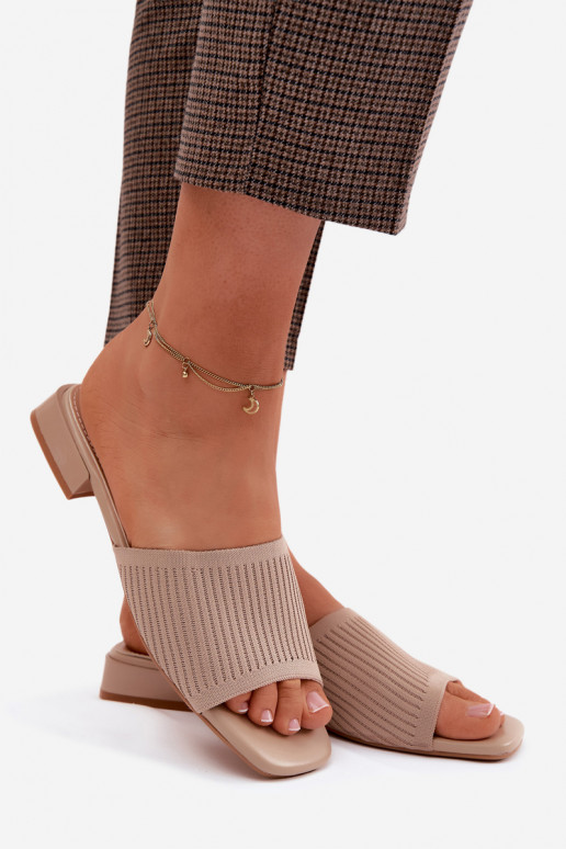  Pantofole da donna con tacchi larghi beige Belissea