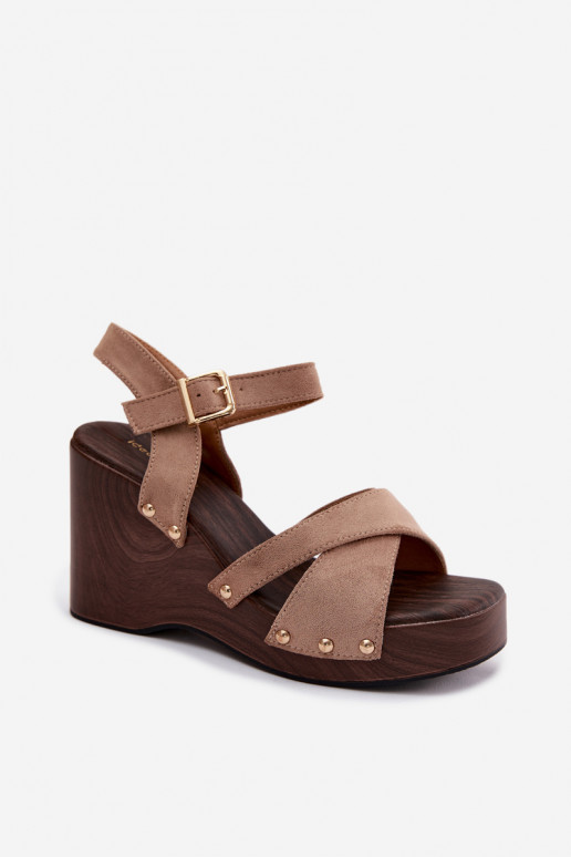 Sandali da donna con una piattaforma Ze colore doratomi Borchie beige Velvra